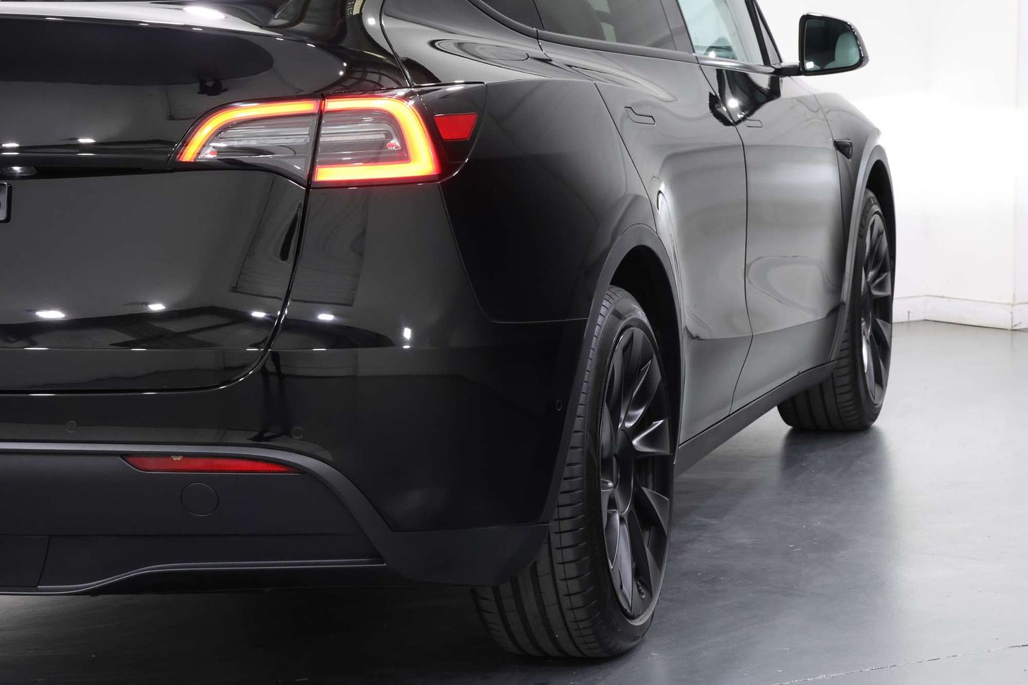 2022 Tesla Model Y Rear-Wheel Drive