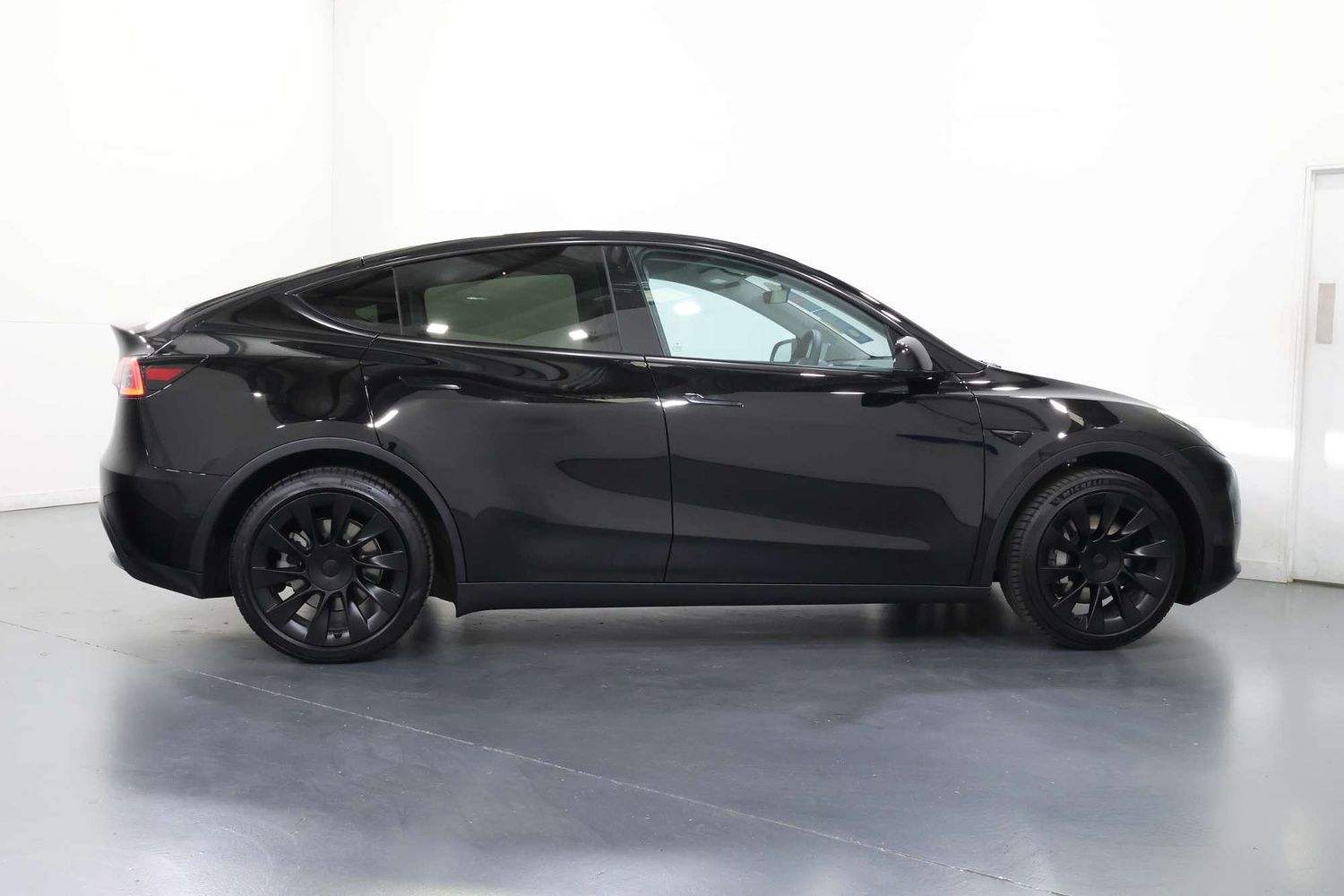 2022 Tesla Model Y Rear-Wheel Drive