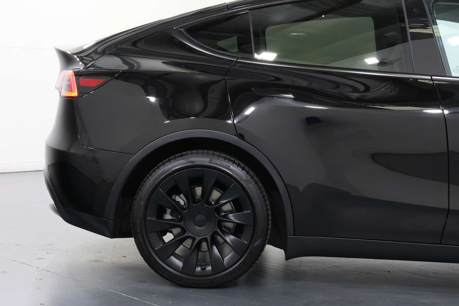 2022 Tesla Model Y Rear-Wheel Drive