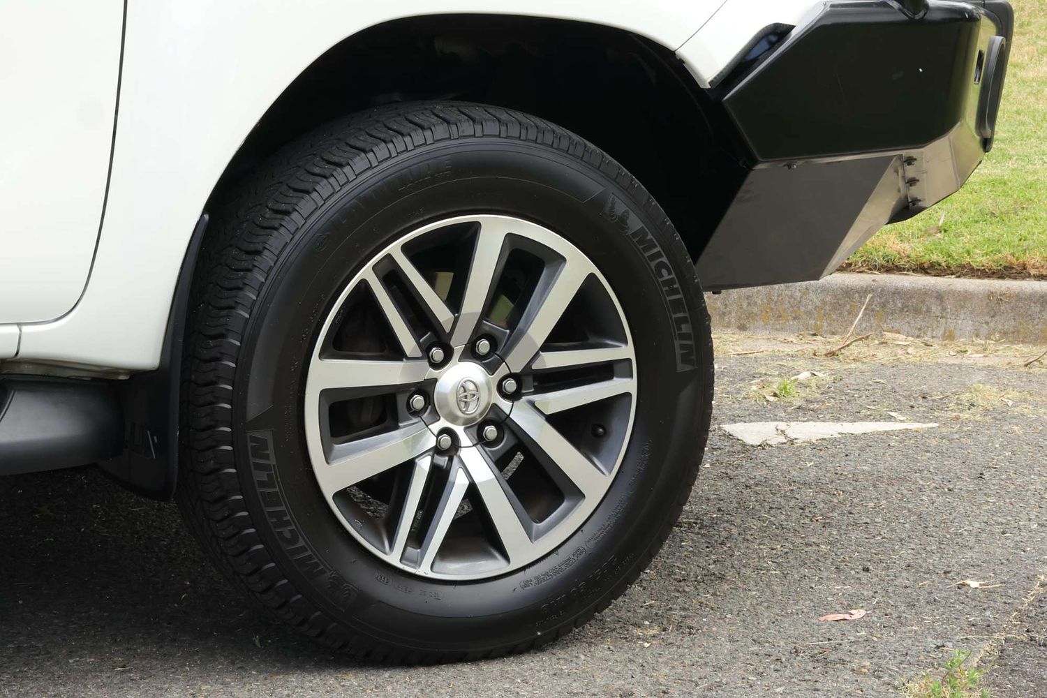 2017 Toyota Hilux SR5