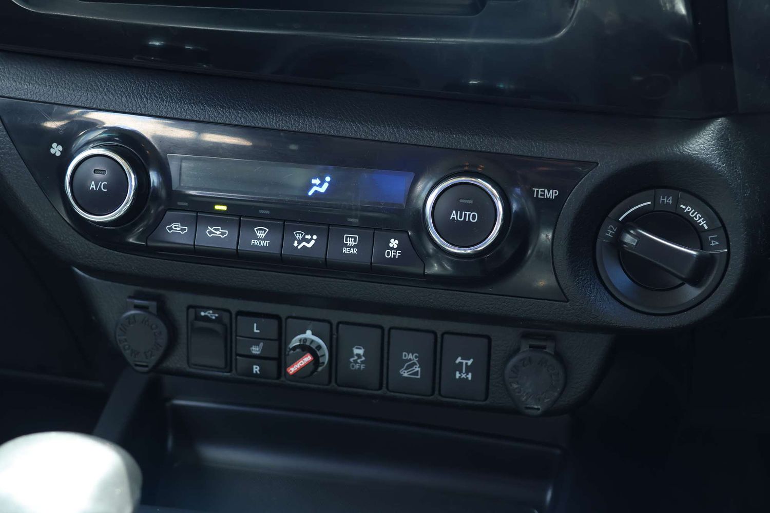 2017 Toyota Hilux SR5