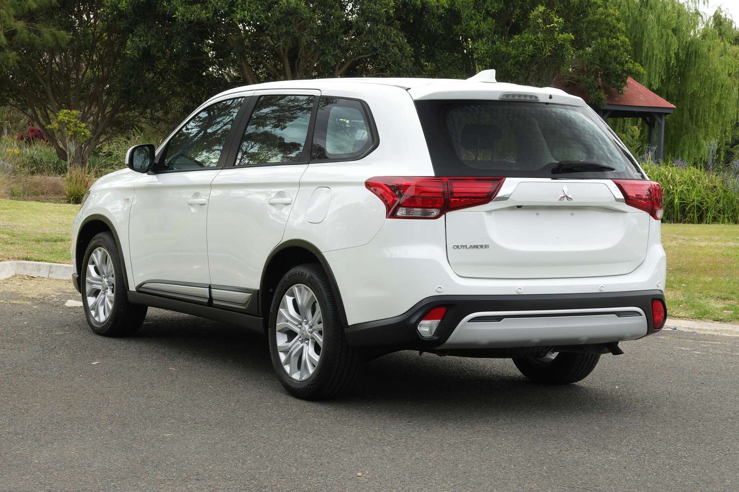 2021 Mitsubishi Outlander ES