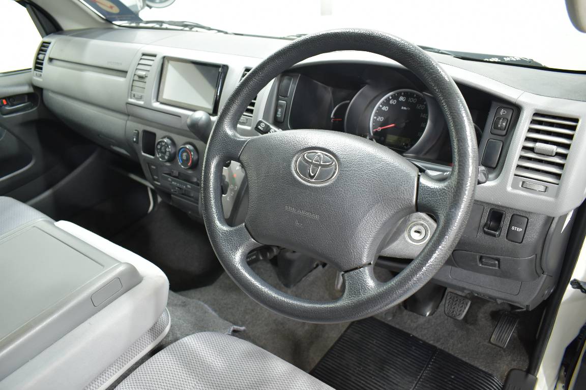 2010 Toyota Hiace REGIUS ACE 3.0LT DIESEL 4WD