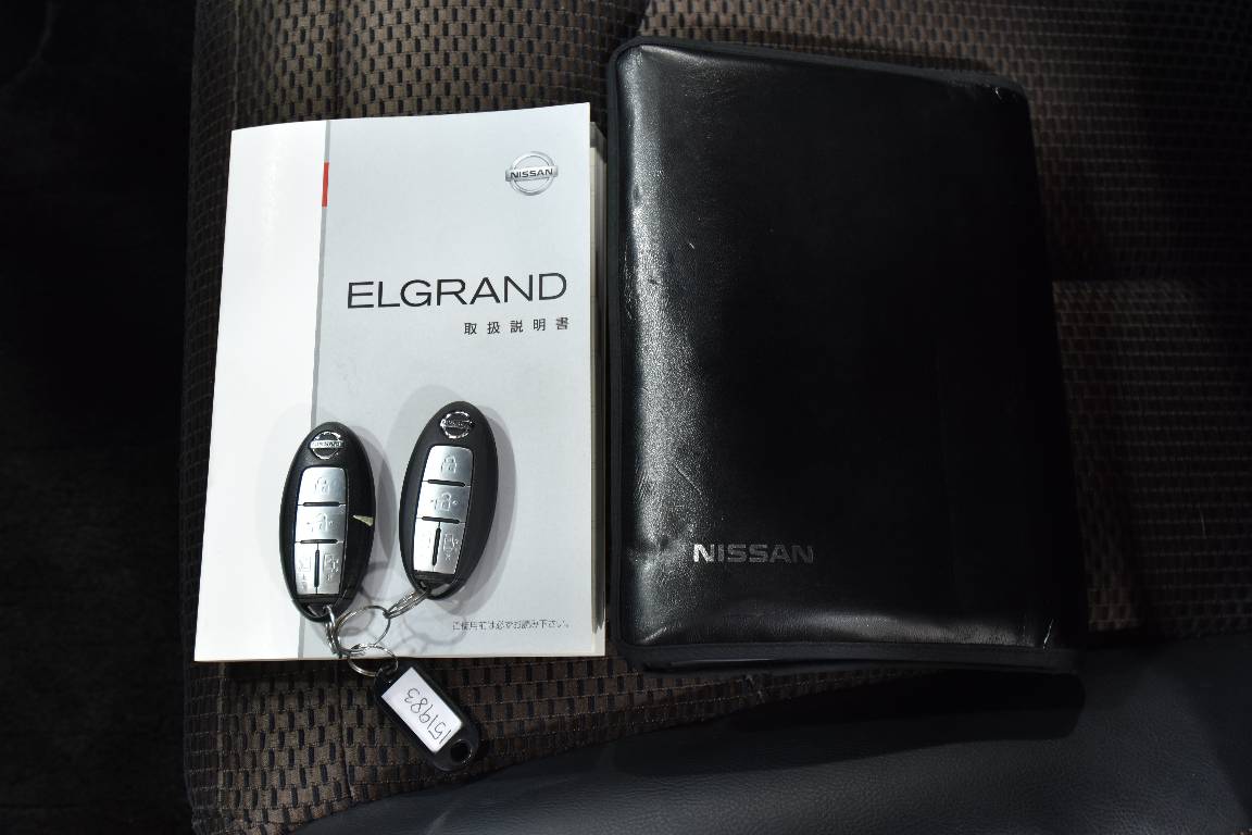 2011 Nissan Elgrand 2.5L HIGHWAY STAR 7 SEATER