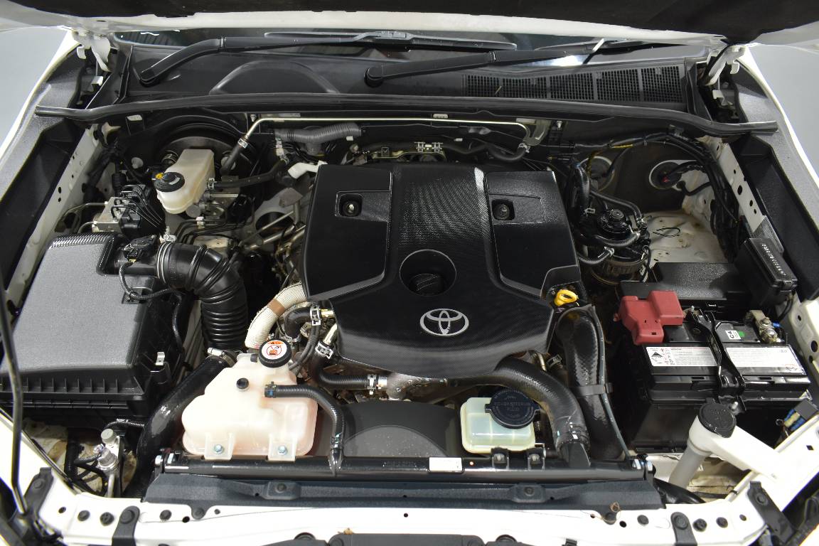 2017 Toyota Hilux SR (4X4)