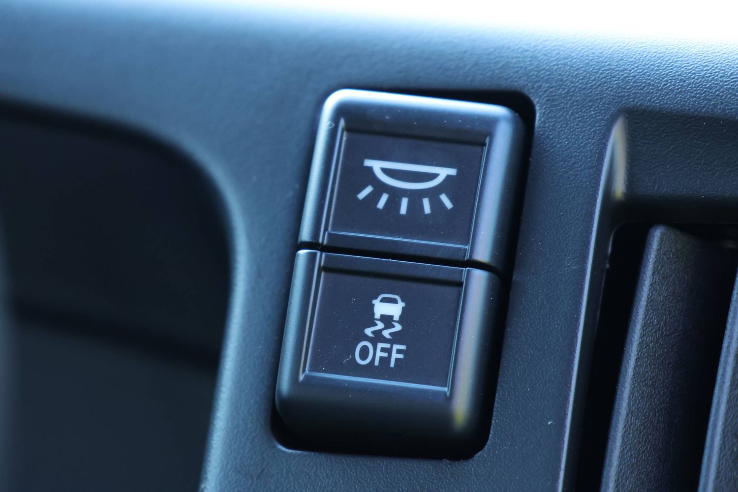 2024 Isuzu N Series NNR 45-150