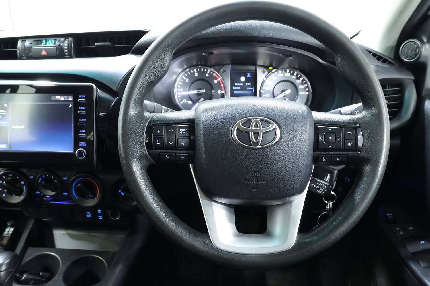 2022 Toyota Hilux SR