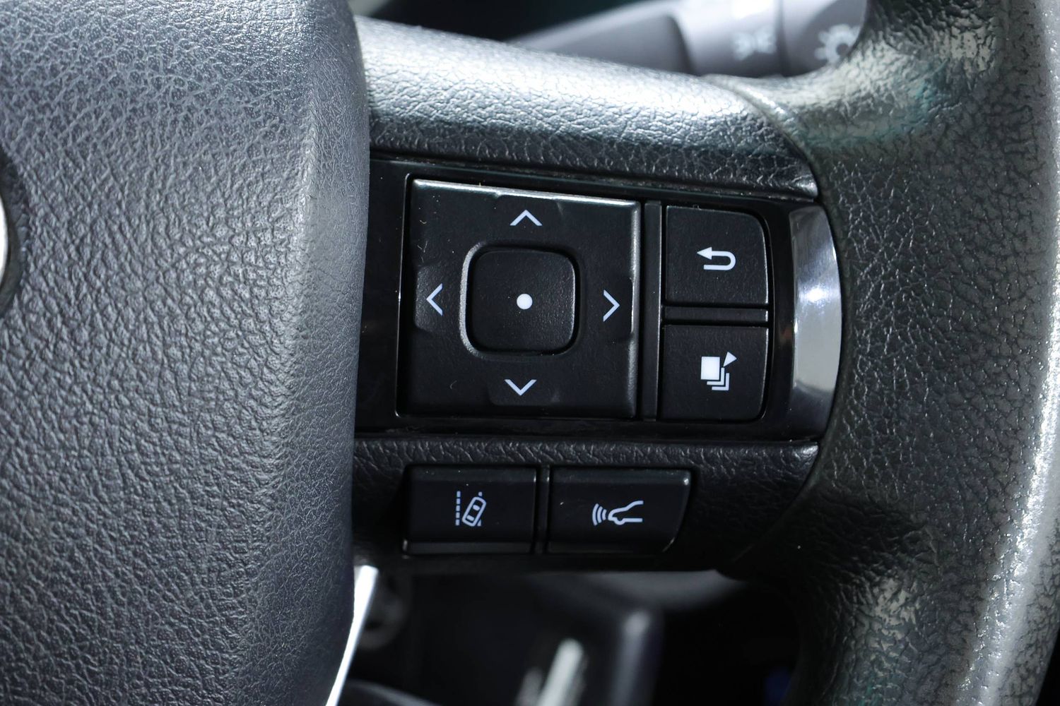 2022 Toyota Hilux SR