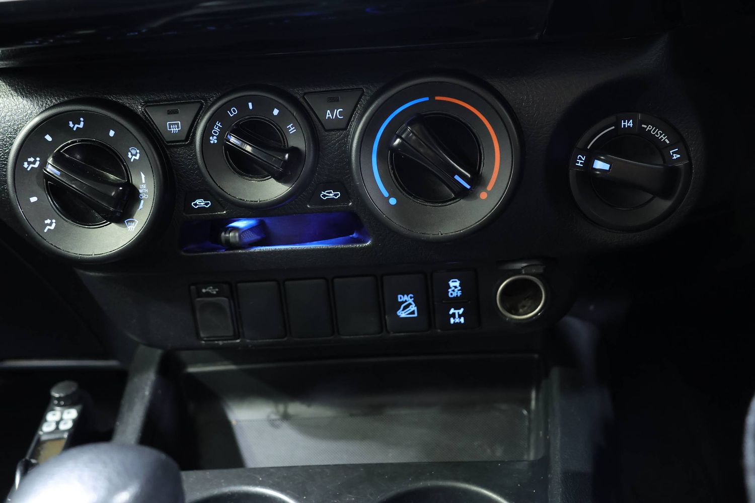 2022 Toyota Hilux SR