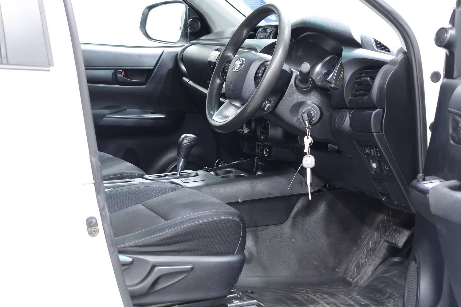 2022 Toyota Hilux SR