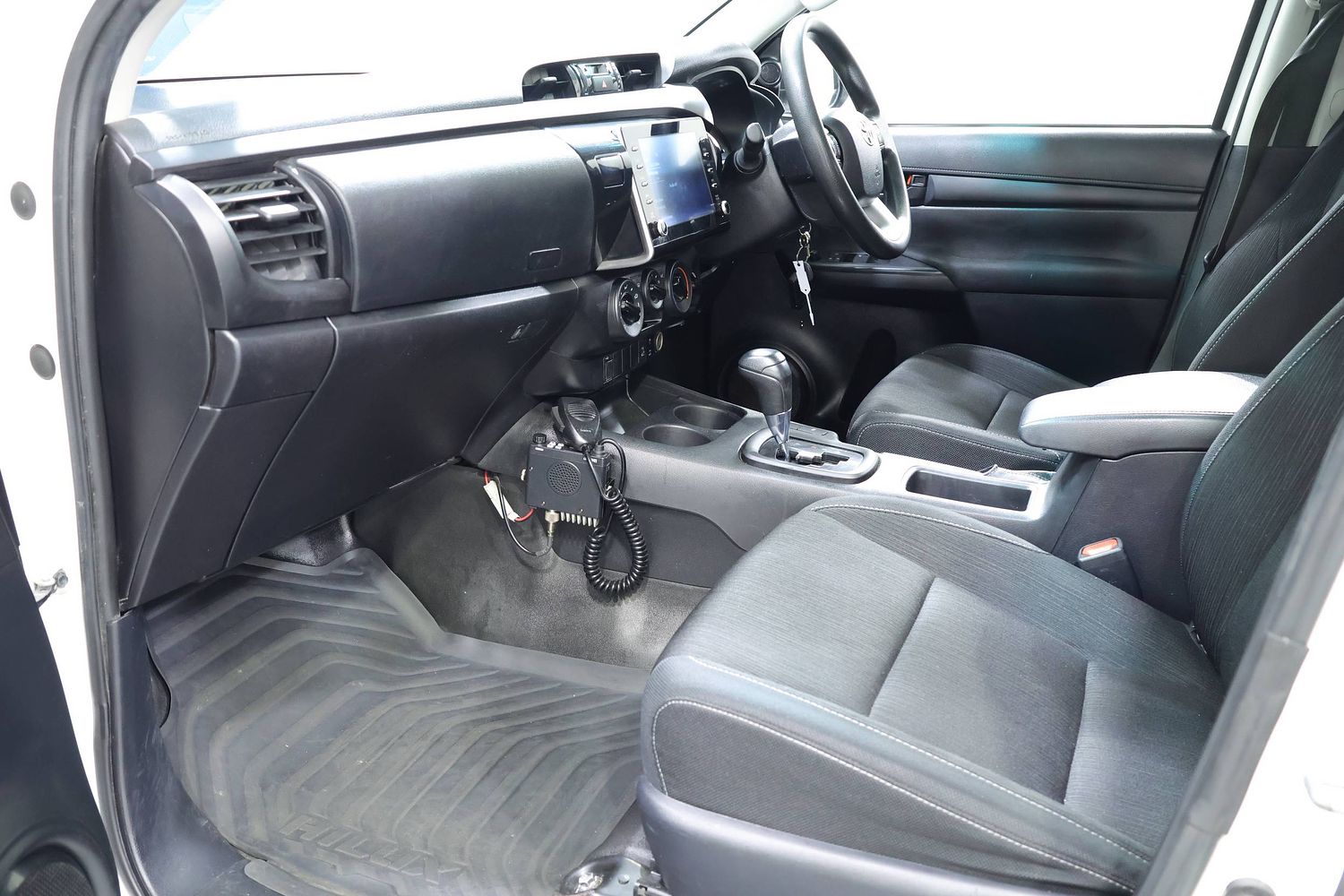 2022 Toyota Hilux SR