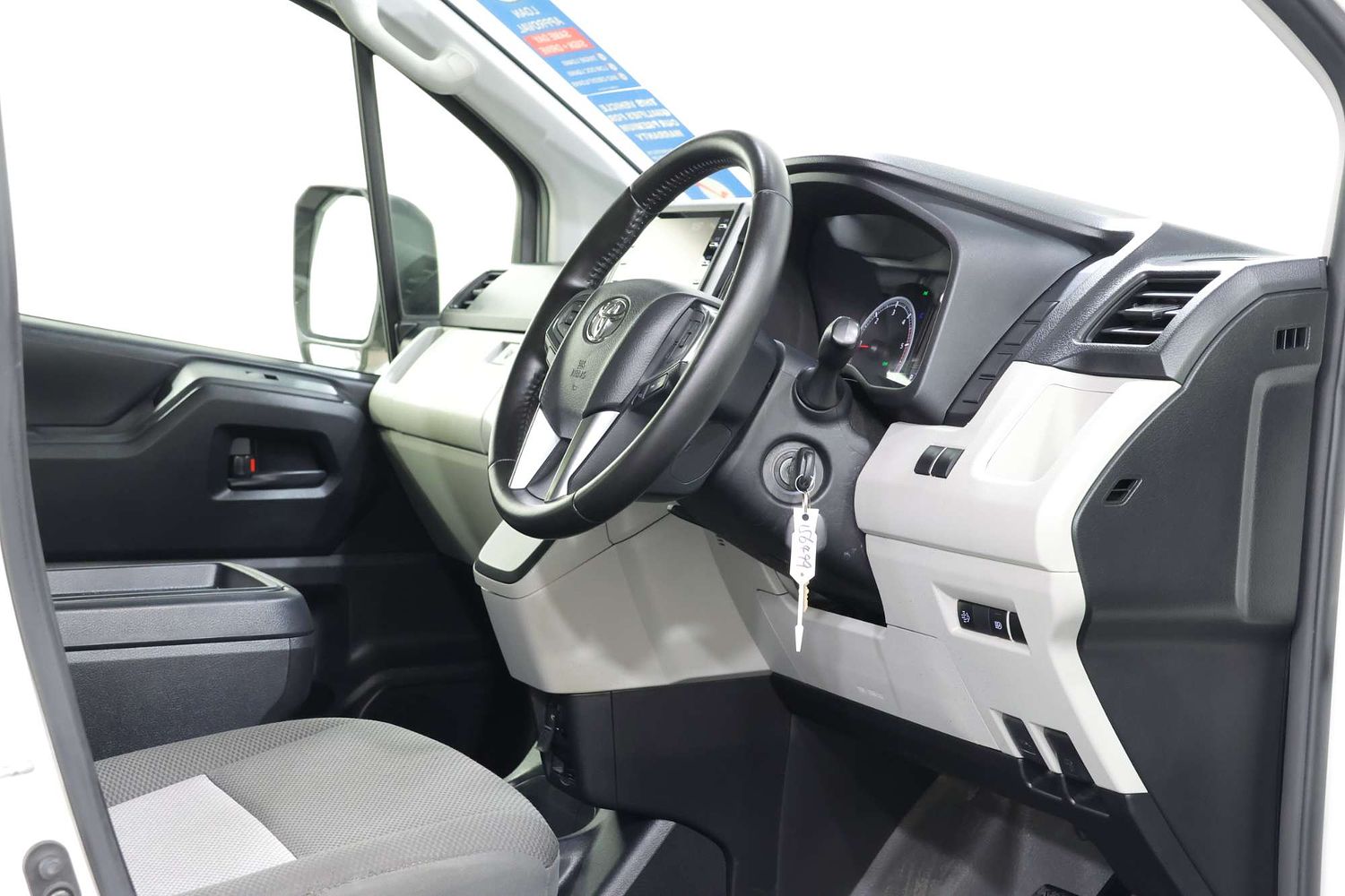 2022 Toyota Hiace 