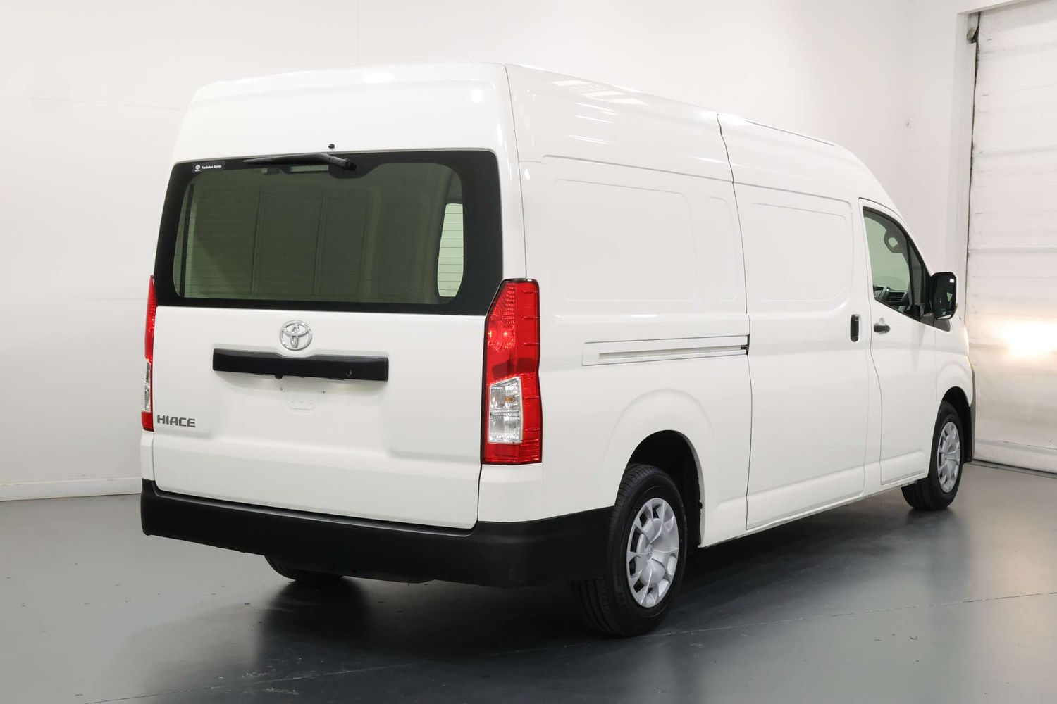 2022 Toyota Hiace 