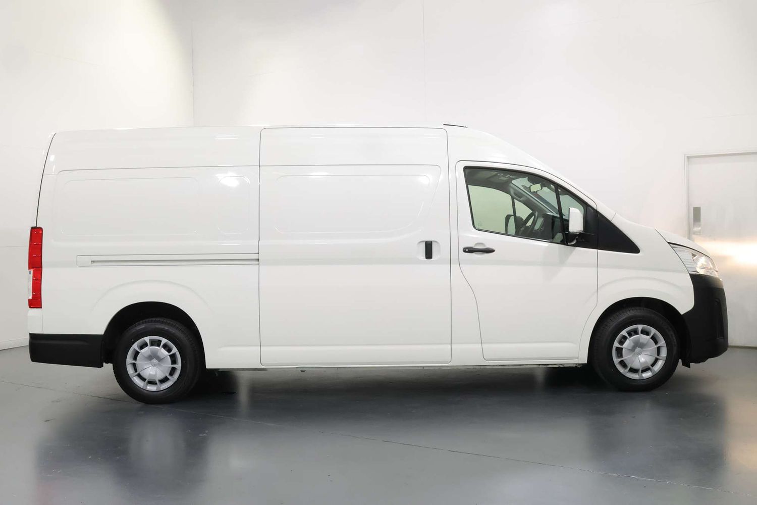 2022 Toyota Hiace 