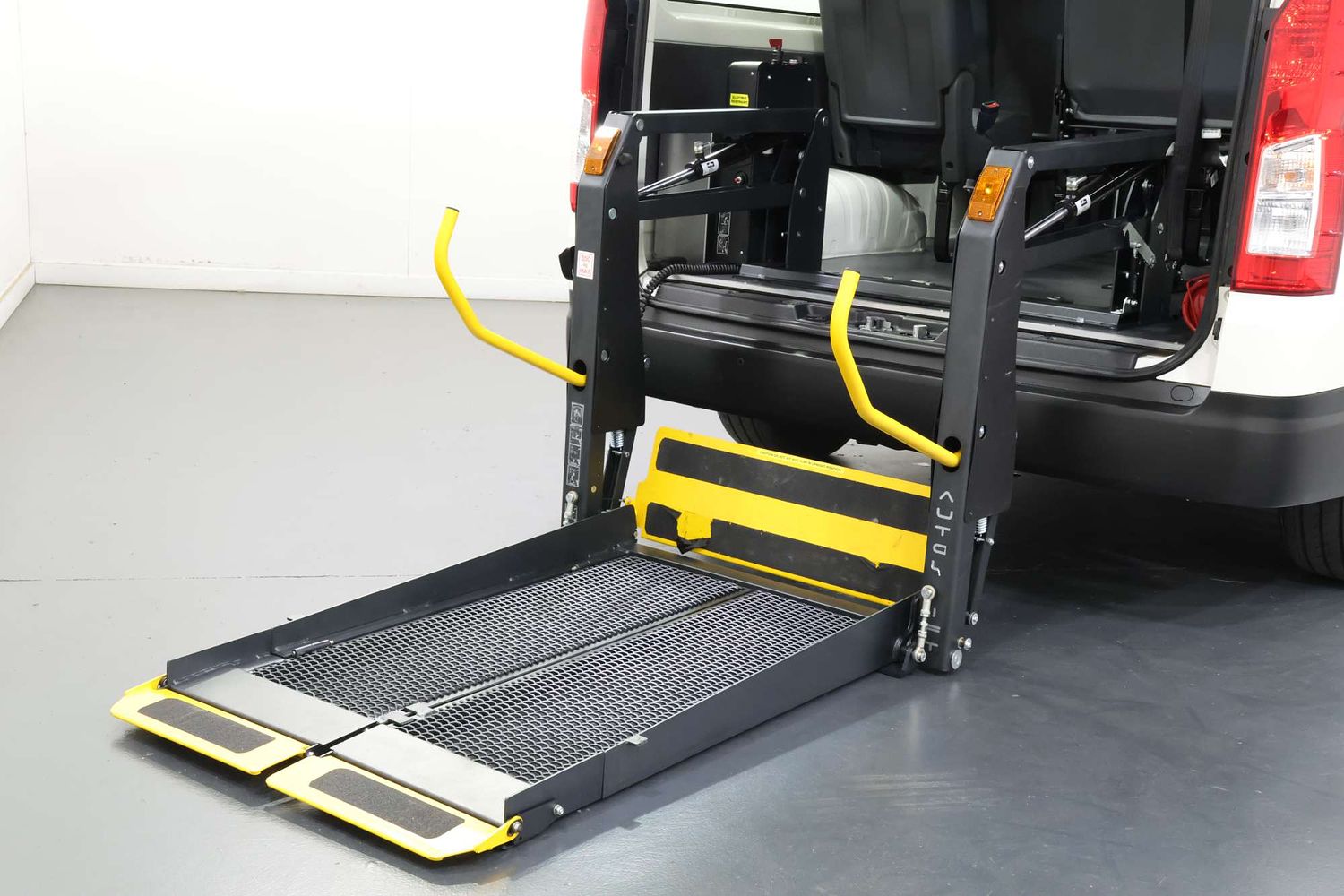 2021 Toyota Hiace Commuter with Wheel Chair Lift