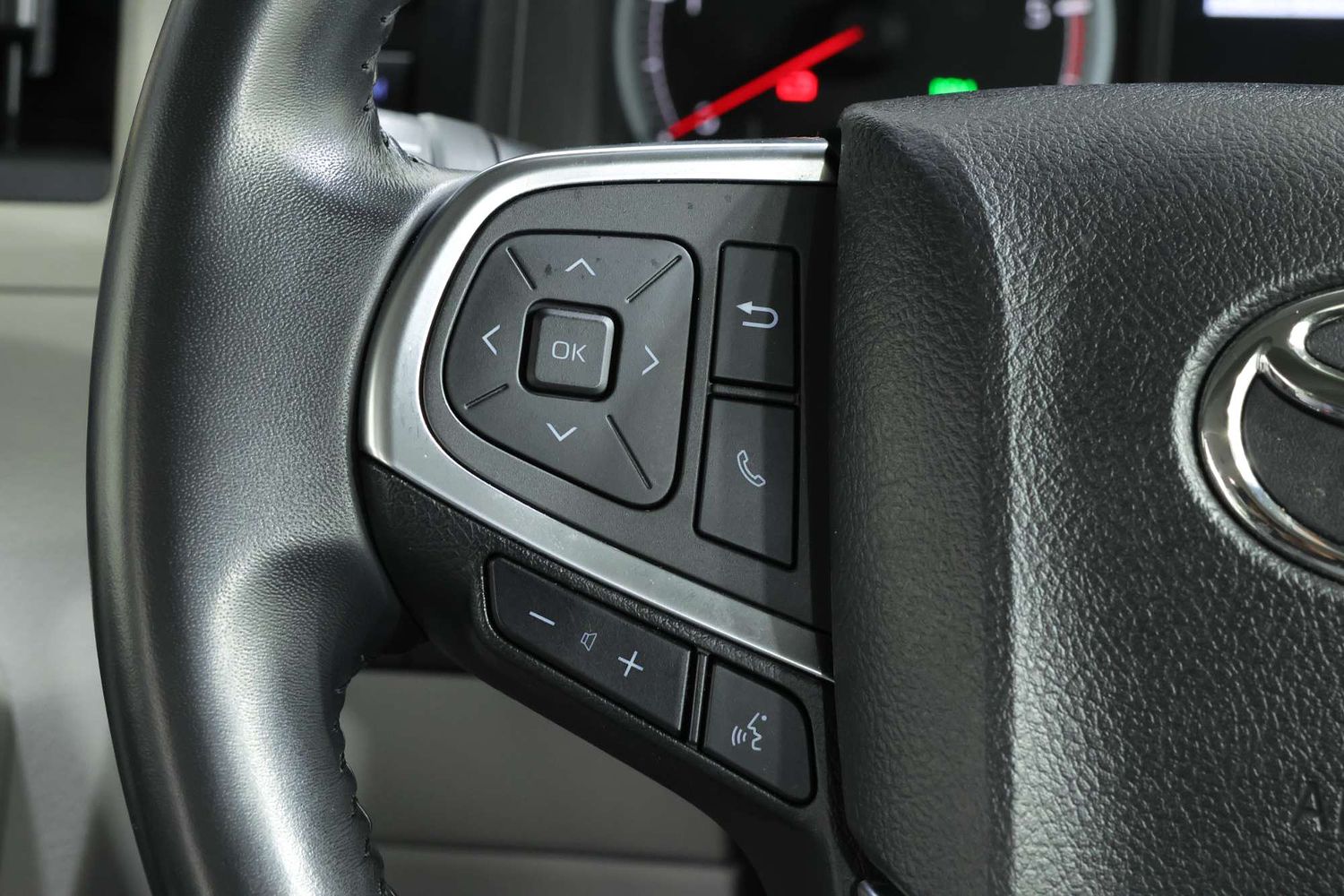 2021 Toyota Hiace Commuter with Wheel Chair Lift