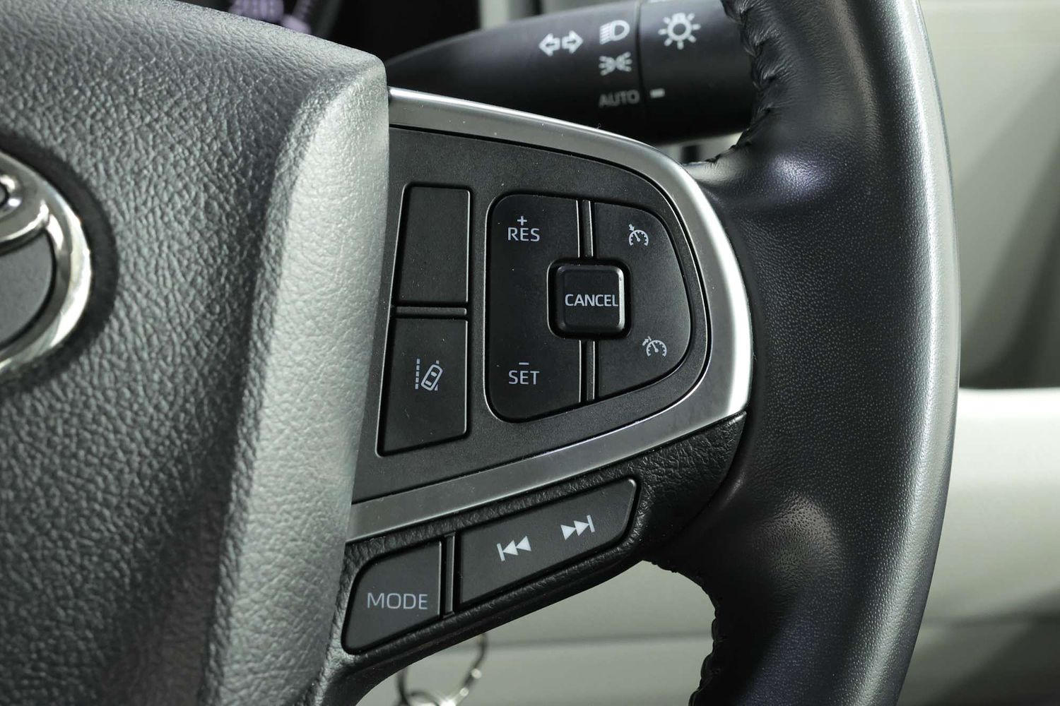 2021 Toyota Hiace Commuter with Wheel Chair Lift