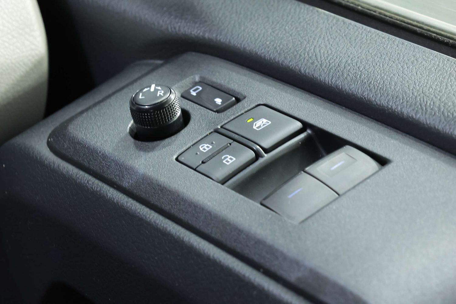 2021 Toyota Hiace Commuter with Wheel Chair Lift