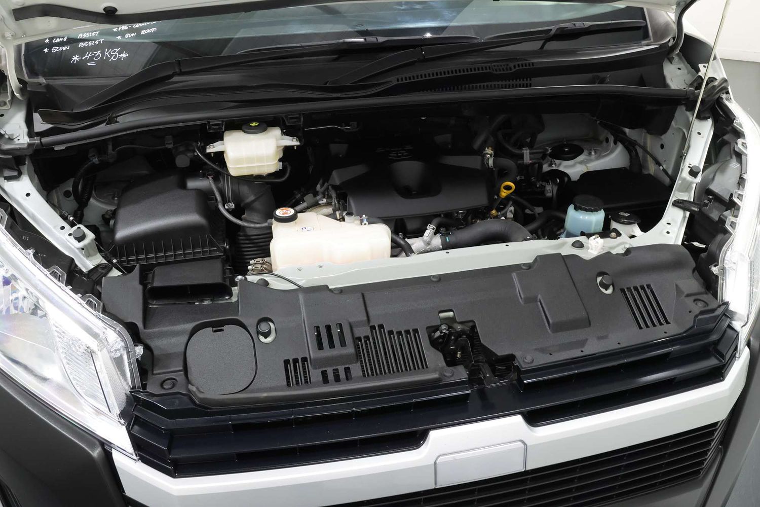 2021 Toyota Hiace Commuter with Wheel Chair Lift