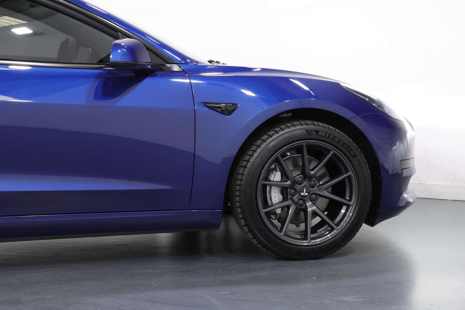 2022 Tesla Model 3 Rear-Wheel Drive