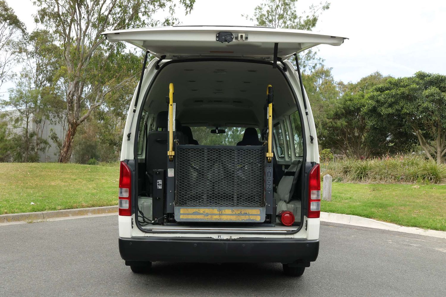 2014 Toyota Hiace Commuter