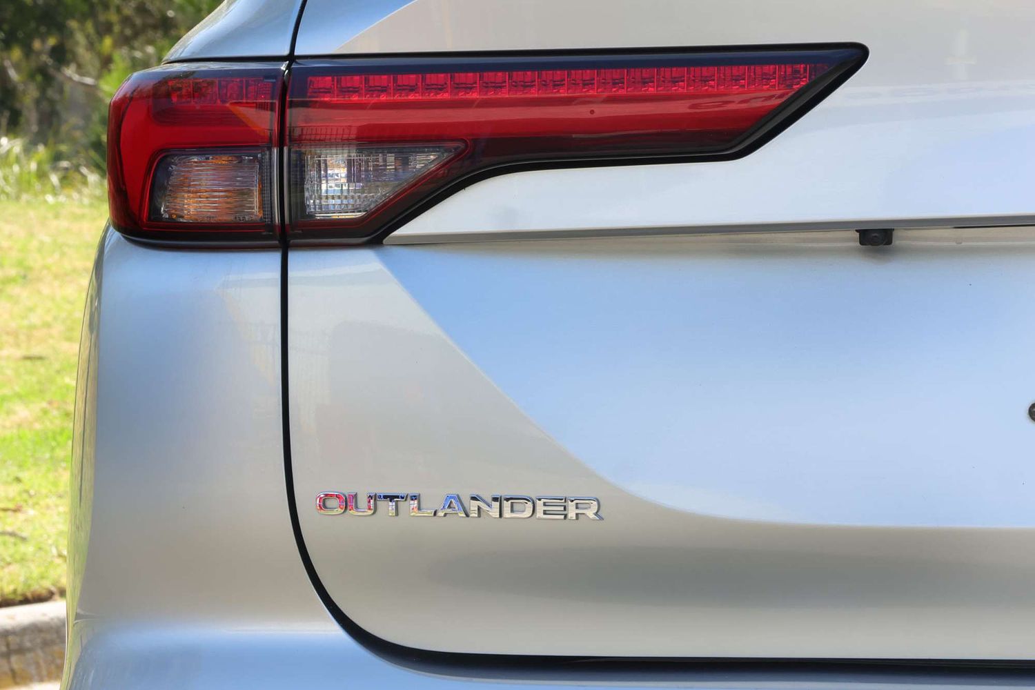 2024 Mitsubishi Outlander ES