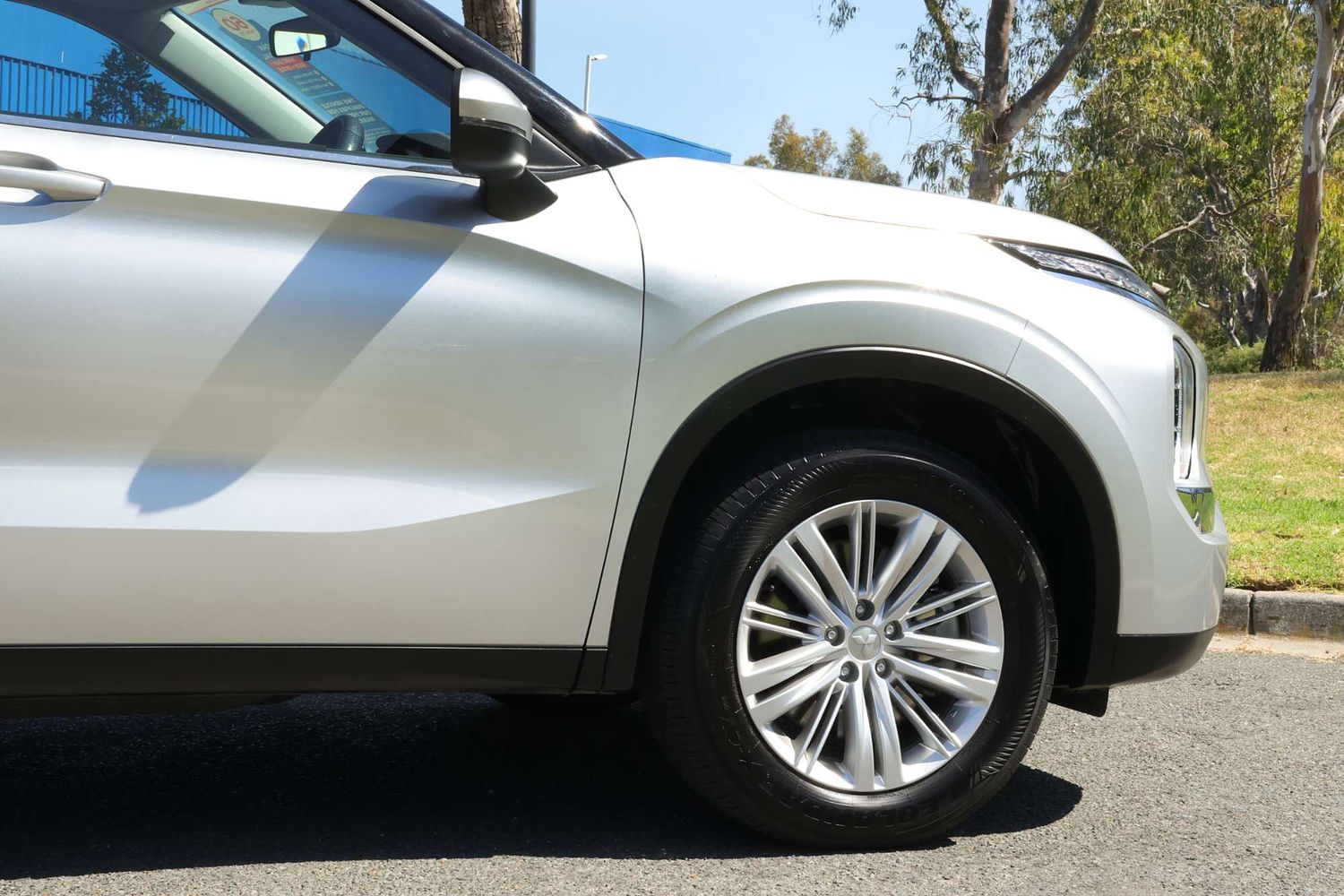 2024 Mitsubishi Outlander ES