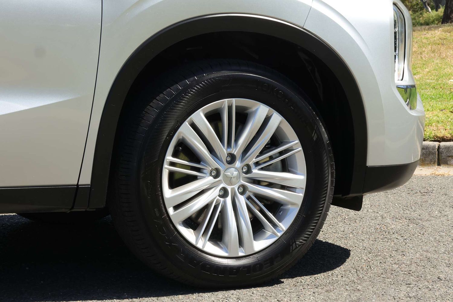 2024 Mitsubishi Outlander ES