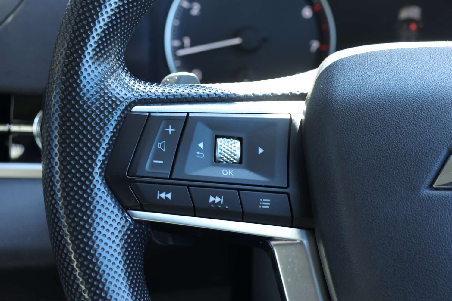 2024 Mitsubishi Outlander ES