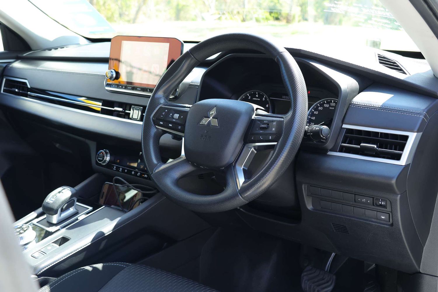 2024 Mitsubishi Outlander ES