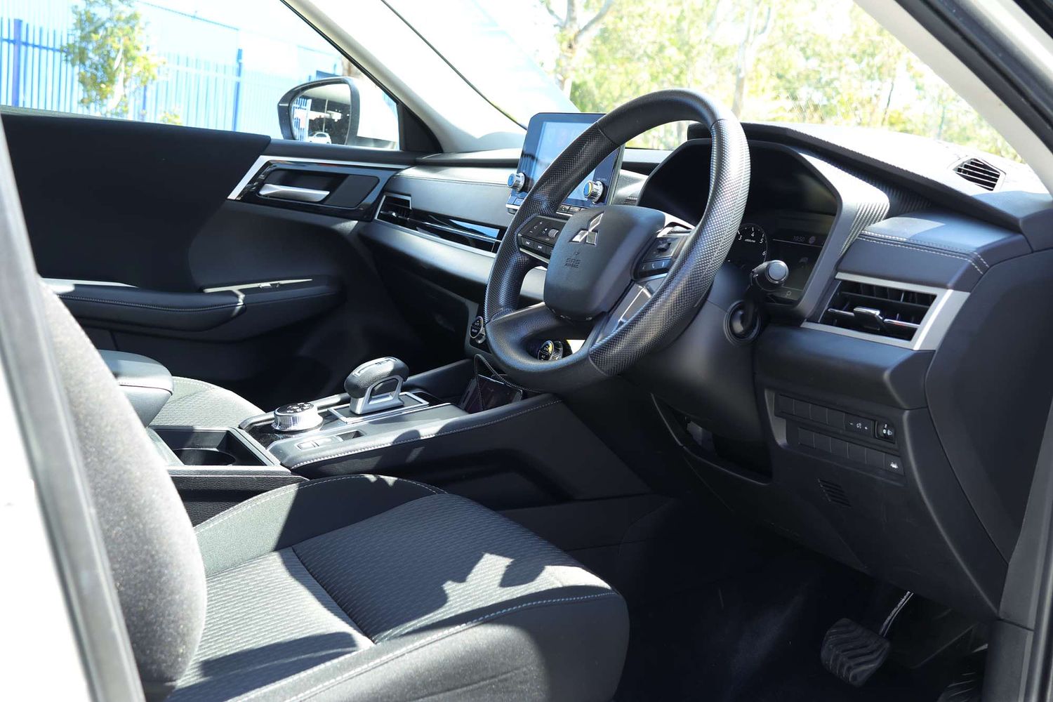 2024 Mitsubishi Outlander ES