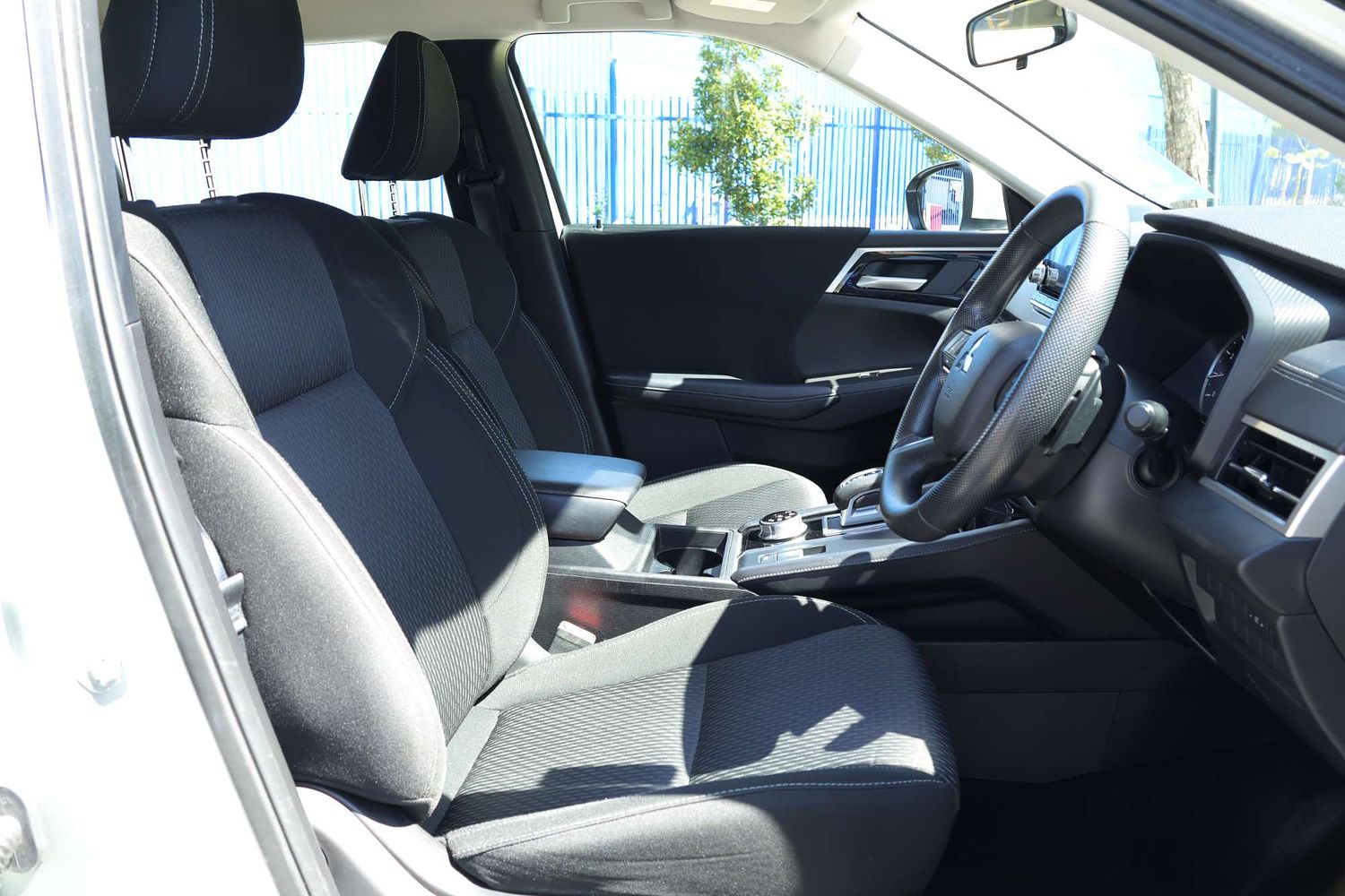 2024 Mitsubishi Outlander ES