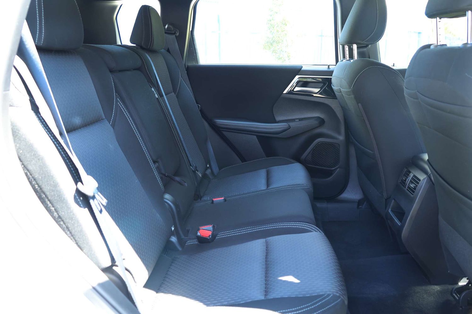 2024 Mitsubishi Outlander ES