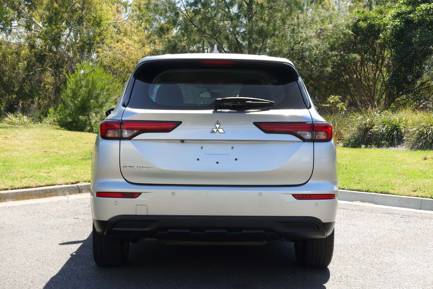 2024 Mitsubishi Outlander ES