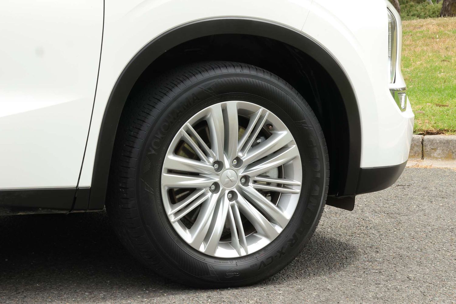 2023 Mitsubishi Outlander LS