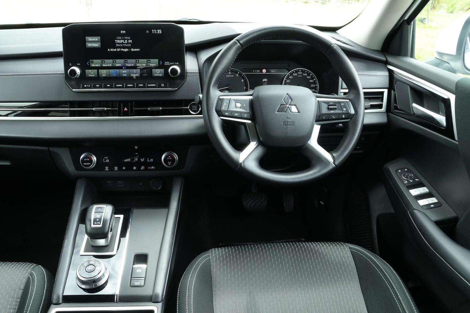 2023 Mitsubishi Outlander LS