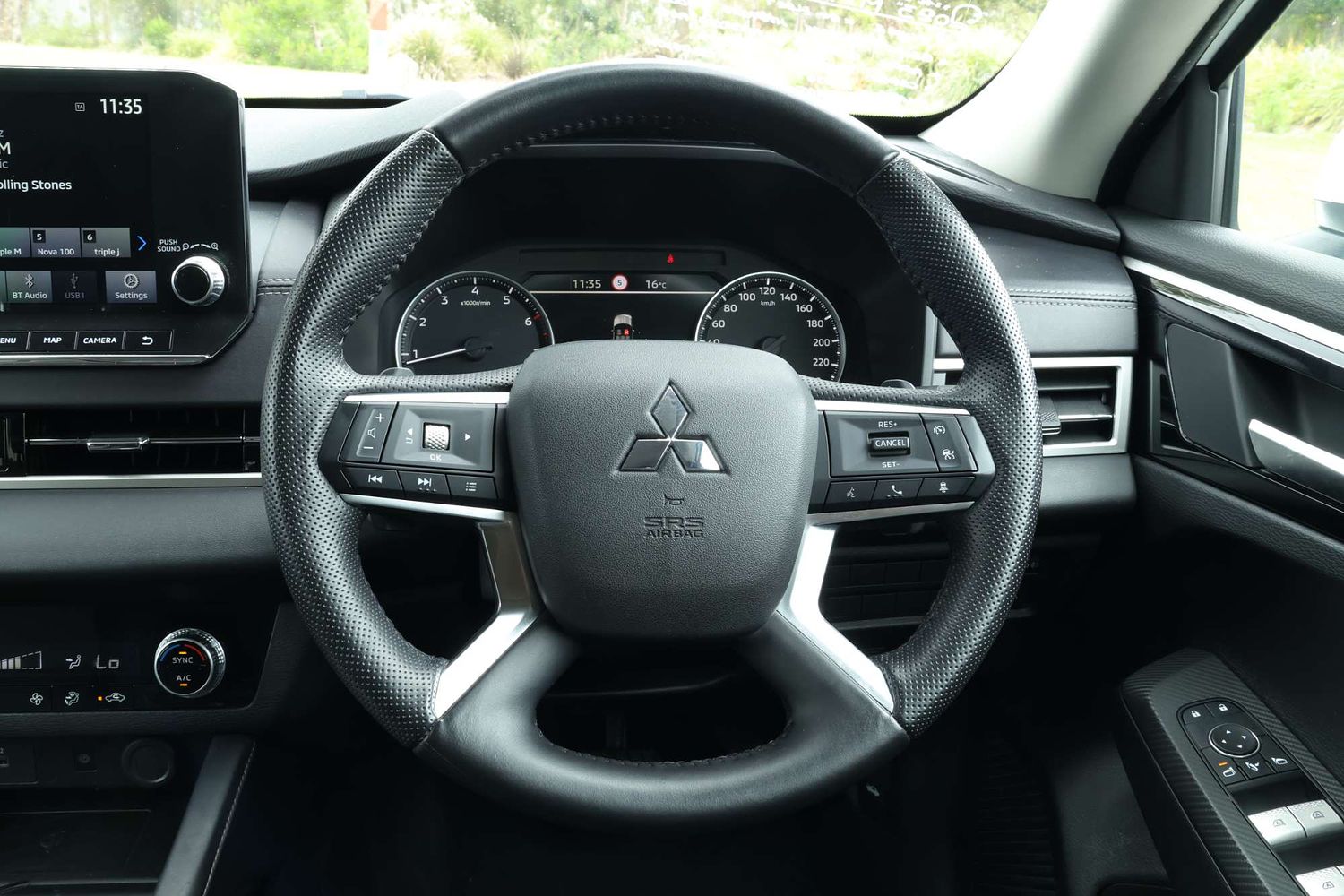 2023 Mitsubishi Outlander LS