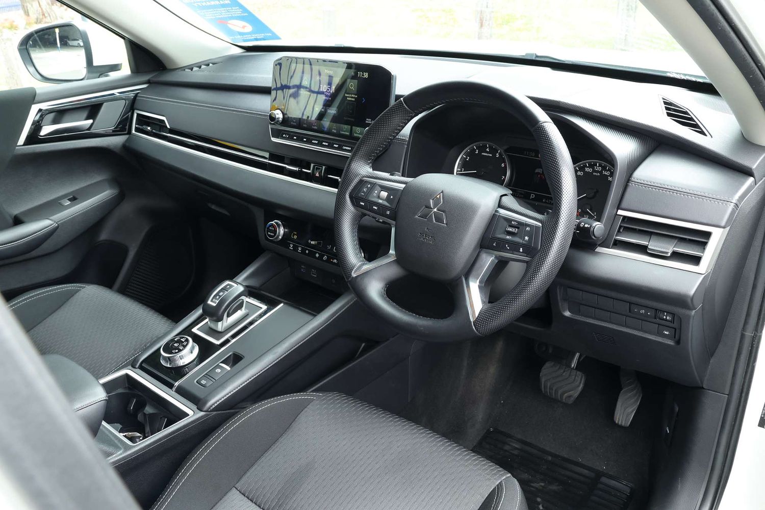 2023 Mitsubishi Outlander LS