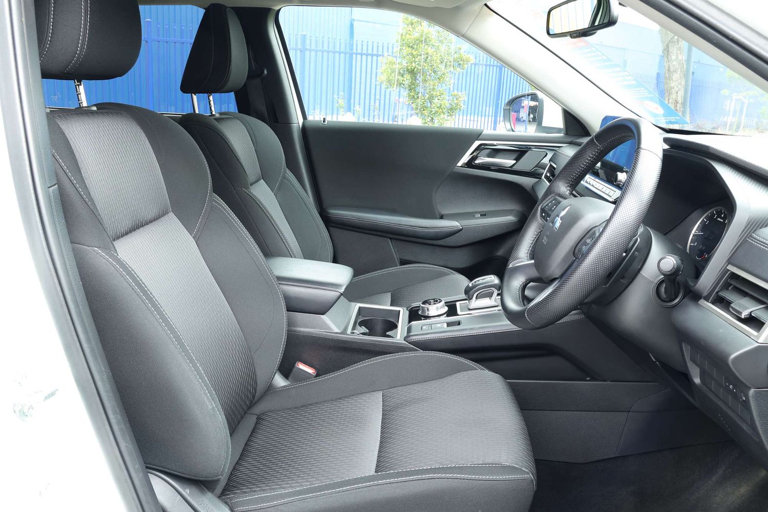 2023 Mitsubishi Outlander LS