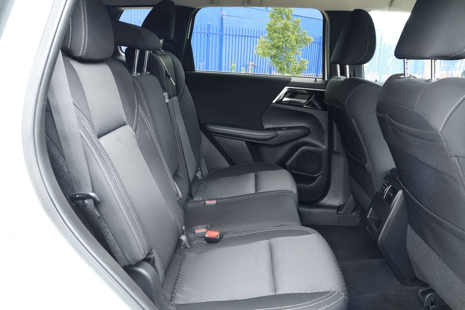 2023 Mitsubishi Outlander LS