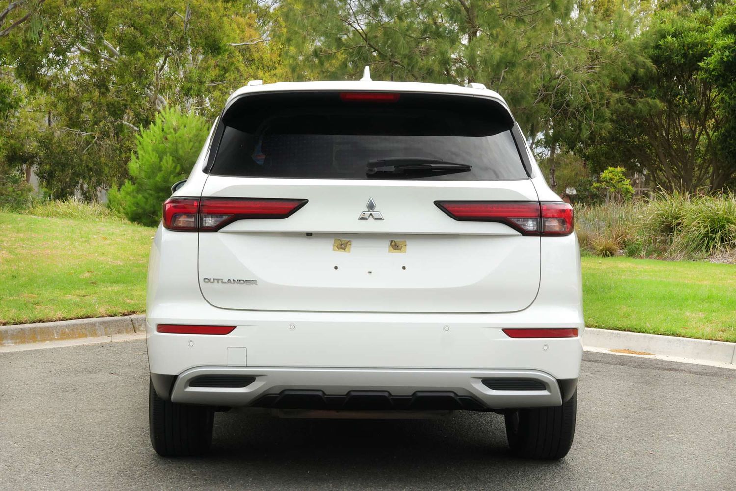 2023 Mitsubishi Outlander LS