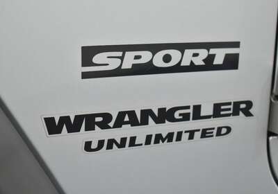 Jeep Wrangler Unlimited Sport (4x4)